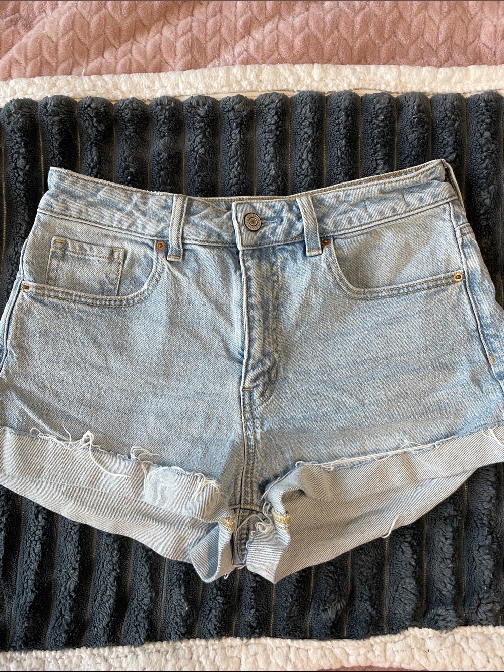 PacSun Stretch Mom Shorts Like New Y2K Trendy Light Wash High-Rise Denim Size 26